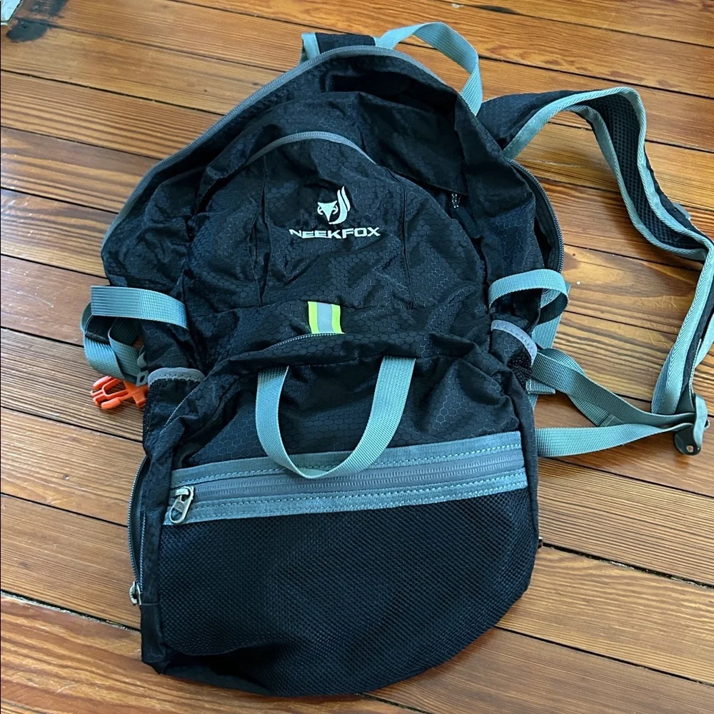 NEEKFOX Black Backpack with Gray Straps